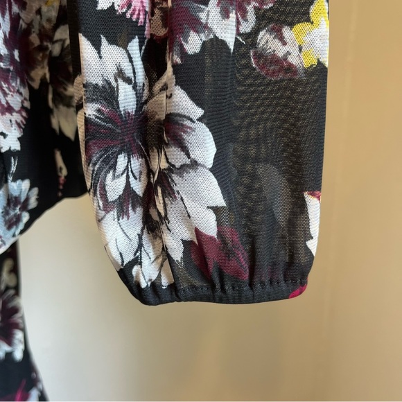 WHBM long sleeve blouse size small, black and white/maroon floral. - Picture 4 of 6